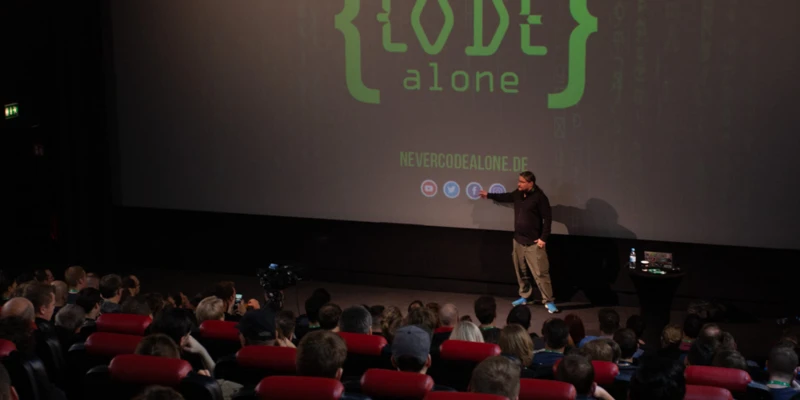 Roland Golla code.talks Hamburg Kino Leinwand Social Media