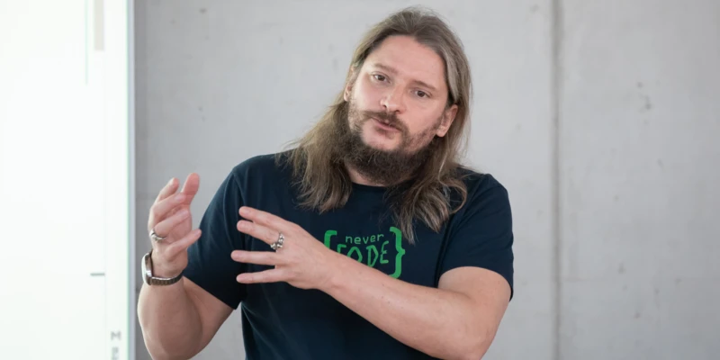 Roland Golla im Talk über Softwarequalität im Webdevelopment Roland Golla im Talk über Softwarequalität im Webdevelopment